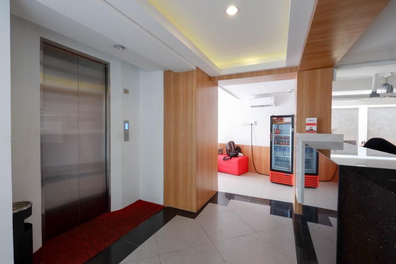Reddoorz Plus Near Ciputra Mall Simpang Lima Семаранг Экстерьер фото